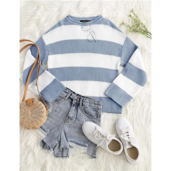 Striped Color Block Sweater – Oversized Fit, Flared Sleeves, Cozy Knit - Picture 4 of 5